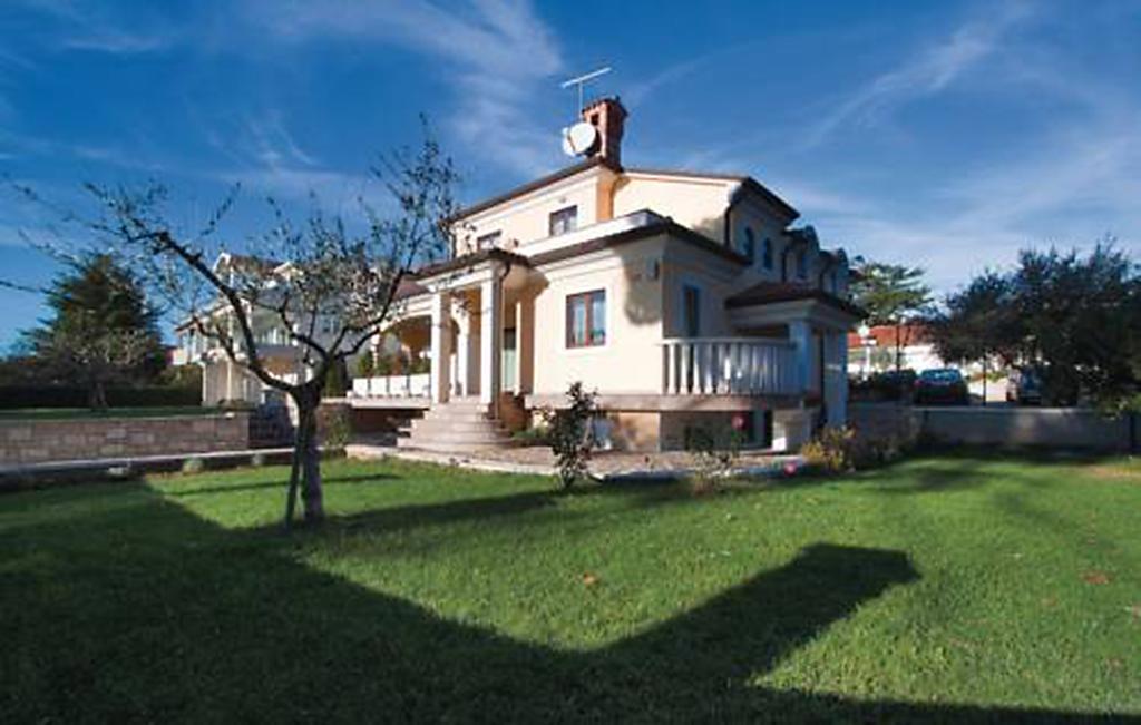 Apartments Villa Teuta Умаг Экстерьер фото